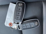 日産インテリジェントキー!遠くからでも鍵を開けられます。ハザード ランプが連動して光ってくれるのも 確認しやすくていいですよね♪