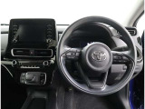 ☆シンプルながら機能性あふれる運転席周りです。 使いやすいスイッチ類の配置によりとても運転しやすいですよ。