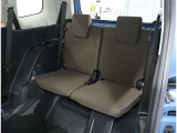 便利な5:5分割可倒式シートです。収納と乗車人数のバランスに優れています♪荷物の大きさに応じたラゲージスペースをフレキシブルに作り出せるので、シーンに応じた使い方ができます♪