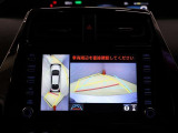 パノラミックビューモニター付きです。車両を上から見たような映像をディスプレイオーディオ画面に表示。運転席からの目視だけでは見にくい、車両周辺の状況をリアルタイムでしっかり確認できます。