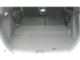 後席を倒すと荷室がさらに広くなり、開口も広いので大きめのお荷物も、難なく積み込みできます☆