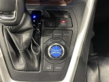 【電動パーキング】ボタンひとつでパーキングON。女性の方や運転に慣れていない方にも安心.