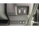 運転席からスライドドアの開閉ができる便利なスイッチを装備しております♪ 日常使いにも嬉しい人気の装備です☆