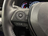 【ステアリングスイッチ】運転中に視線を前に向けたまま画面の操作できます。