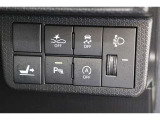 スイッチ類もきれいに。車内もボディも隅々までクリーニング。