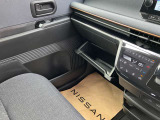 車検証一式入れやすくなっています。