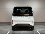 前・後方に車両や壁などの障害物がある場合、クルマが誤操作を察知して、衝突を未然に防ぎます。