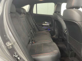 メルセデス・ベンツの定める厳しい基準をクリアしたお車のみをご案内させて頂きます。納車前整備はメーカー規定に基づき当店3Fの指定工場で入念に行なわれます。熟練のメカニックがお客様のお車を整備致します。