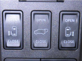 両側電動スライドドアを装備しております。