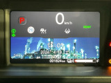 視認性の高いメーター回り。いろいろな情報も表示されます。