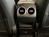 高級感漂う内装の仕様でございます。スイッチ類も使いやすいシンプルなデザインでございます。