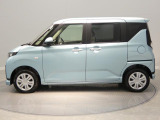 【右サイド】目立つキズも少なくきれいな状態を保っています。小回りが利き細い道でも運転しやすい、どなたでも扱いやすいサイズ感です