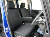 運転席のスペースはゆったりしていて、視界も広く確保されているので普段の運転からロングドライブまで快適です。