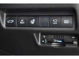 機能性溢れる運転席まわり。使いやすいスイッチ類の配置で運転中のストレスを軽減し楽しくドライブできますよ。