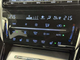 左右独立温度コントロールフルオートエアコンです。運転席、助手席それぞれで独立して温度設定ができます。冷え性の方が乗っても安心ですね♪