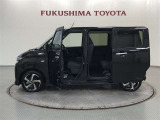 【まるごとクリーニング】シートを取り外し、車内を徹底洗浄。隅々まで丁寧に仕上げています。
