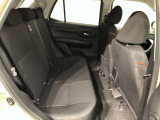 【後部座席】も当然、綺麗・清潔に仕上げております。内装の綺麗なお車は気持ちが良いですし、コンディションのいい車が多いです。これもオススメの1台です。