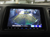 バックカメラの画像です。ガイドラインがスムースな車庫入れをサポートいたします。車庫入れの安心感がアップしますね。