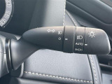 【オートライト(AUTO)】外の明るさをシステムが感知して、自動でヘッドライトが点灯します。ヘッドライトをつけ忘れを防ぐ便利機能です。