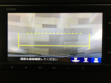 バックカメラの画像です。ガイドラインがスムースな車庫入れをサポートいたします。車庫入れの安心感がアップしますね。
