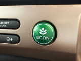 ご存知ECONスイッチを装備!エアコンとパワー出力を抑えてよりエコなドライブを可能にする魔法のスイッチです!