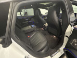 メルセデス・ベンツの定める厳しい基準をクリアしたお車のみをご案内させて頂きます。納車前整備はメーカー規定に基づき当店3Fの指定工場で入念に行なわれます。熟練のメカニックがお客様のお車を整備致します。
