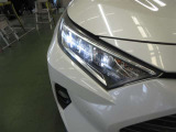 シャープな多角形で構成された特徴のあるBi-Beam LEDランプ+LEDクリアランスランプ(オートレベリング機能付)