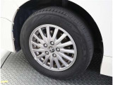 かっこいいホイールですね。 車のイメージを大きく左右するホイール部分はコダワリを持ちたいですね。