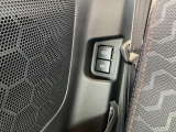 リアクォーターポケットには充電用USBがあります。