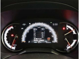 とっても見やすいメーターです。夜間時はラグジュアリーな気分にさせてくれる照明が魅力ですので、夜のドライブも楽しみになりますよ♪