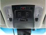 電動のスライドドアで楽々スムース!運転席からも開閉の操作もできます♪キーのスイッチひとつで自動開閉できる便利な機能もついてます♪