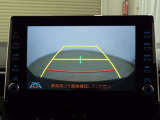 バックガイドモニターで、後方を確認しながら安心して駐車することができます。運転初心者も熟練者も必須の機能ですよ!