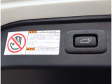 『1台』のお車に対して、3名体制で日々議論を重ね仕入れを行っております。