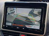 【バックカメラ】駐車時に後方がリアルタイム映像で確認できます。大型商業施設や立体駐車場での駐車時や、夜間のバック時に大活躍!運転スキルに関わらず、今や必須となった装備のひとつです!