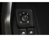 狭い場所も苦になりません。電動格納ドアミラー装備。電動格納ドアミラードアミラー調整スイッチ