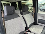 運転席にはアームレストを装備しております♪ 毎日の運転から長距離ドライブまで快適にお使いいただけます☆