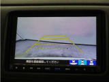 バックカメラ搭載です!車庫入れが苦手な人はもちろん、車両感覚に自信がある人にもお勧めです!見えない箇所が見えるようになるので、低い障害物や隠れてしまっている子供の存在等にも気付く事が出来ます。