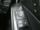 電動格納ミラー! スイッチひとつでミラーを畳めます。