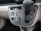 シフトの位置は操作しやすいように高くしております。