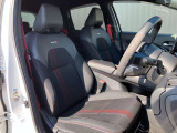 NISMO専用シート地(専用ファブリック/合皮コンビ・レッドステッチ)+BOSEパーソナルプラスサウンドシステム(メーカーオプション)