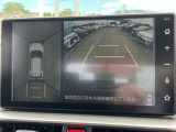 パノラミックビューモニター付きです。車両を上から見たような映像をディスプレイオーディオ画面に表示。運転席からの目視だけでは見にくい、車両周辺の状況をリアルタイムでしっかり確認できます。