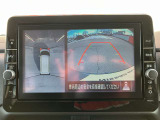 アラウンドビューモニターで周囲の状況を確認しながら駐車できます。