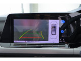 リヤビューカメラ:車両後方をモニターに映しだし、画面にはガイドラインが表示され車庫入れや縦列駐車を容易にします!