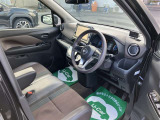高いホールド性で運転姿勢が安定します。長距離ドライブでも疲れにくいのが魅力です。快適なドライビングライフをお送りください♪