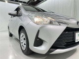 明るいライトが夜道を明るく照らしてくれます。 運転する上で、道路状況をいかに早く認識できるか重要なポイントです。 白色光が暗い道も明るく照らしてくれますよ。
