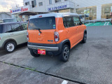 清潔な中古車展示場で皆様のご来店をお待ちしています。