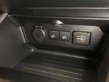 運転席・助手席シートヒーターです。座面と背もたれにヒーターが内蔵されているので、身体を直接温めることができます。寒さの厳しい時も快適に過ごせます。