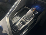 シフトレバーも操作性良く出来ています。運転しながらドライブモードを切り替え可能です。