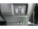 運転席からスライドドアの開閉ができる便利なスイッチを装備しております♪ 日常使いにも嬉しい人気の装備です☆