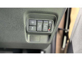 運転席からスライドドアの開閉ができる便利なスイッチを装備しております♪ 日常使いにも嬉しい人気の装備です☆